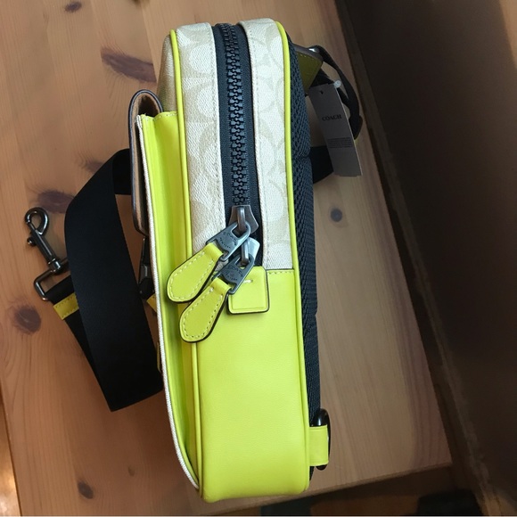 🥰 Coach Track Pack In Signature Canvas  Lime Khaki - Picture 6 of 11